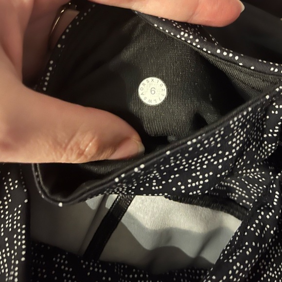 Lululemon Train Times 7/8 Pant 25" in Soundwave White Black / Black Size 6 - Picture 6 of 9